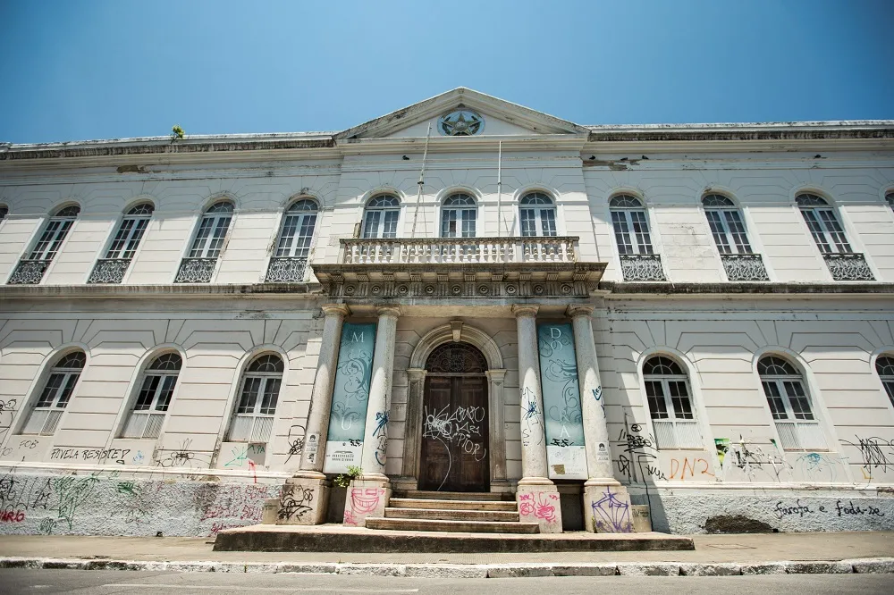 Imponente arquitetura do prédio espelha relevância dele para a paisagem cultural de Fortaleza e do Estado