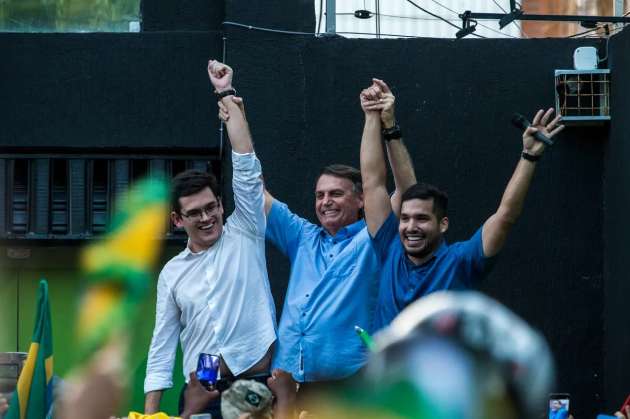 Sobre o mesmo palanque dos dois pré-candidatos liberais, Bolsonaro evitou revelar sua preferência para a disputa ao Paço Municipal de Fortaleza.