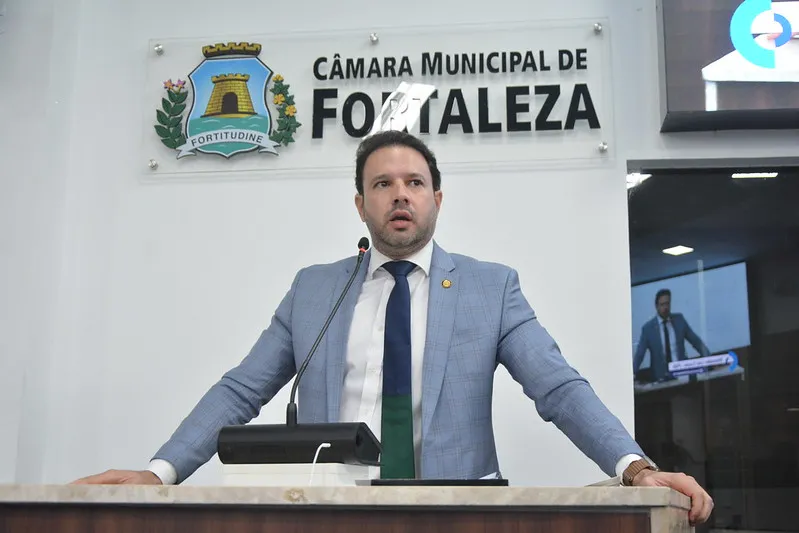 Líder do PSB vê como distante a possibilidade de aliança entre o PSB e PDT.