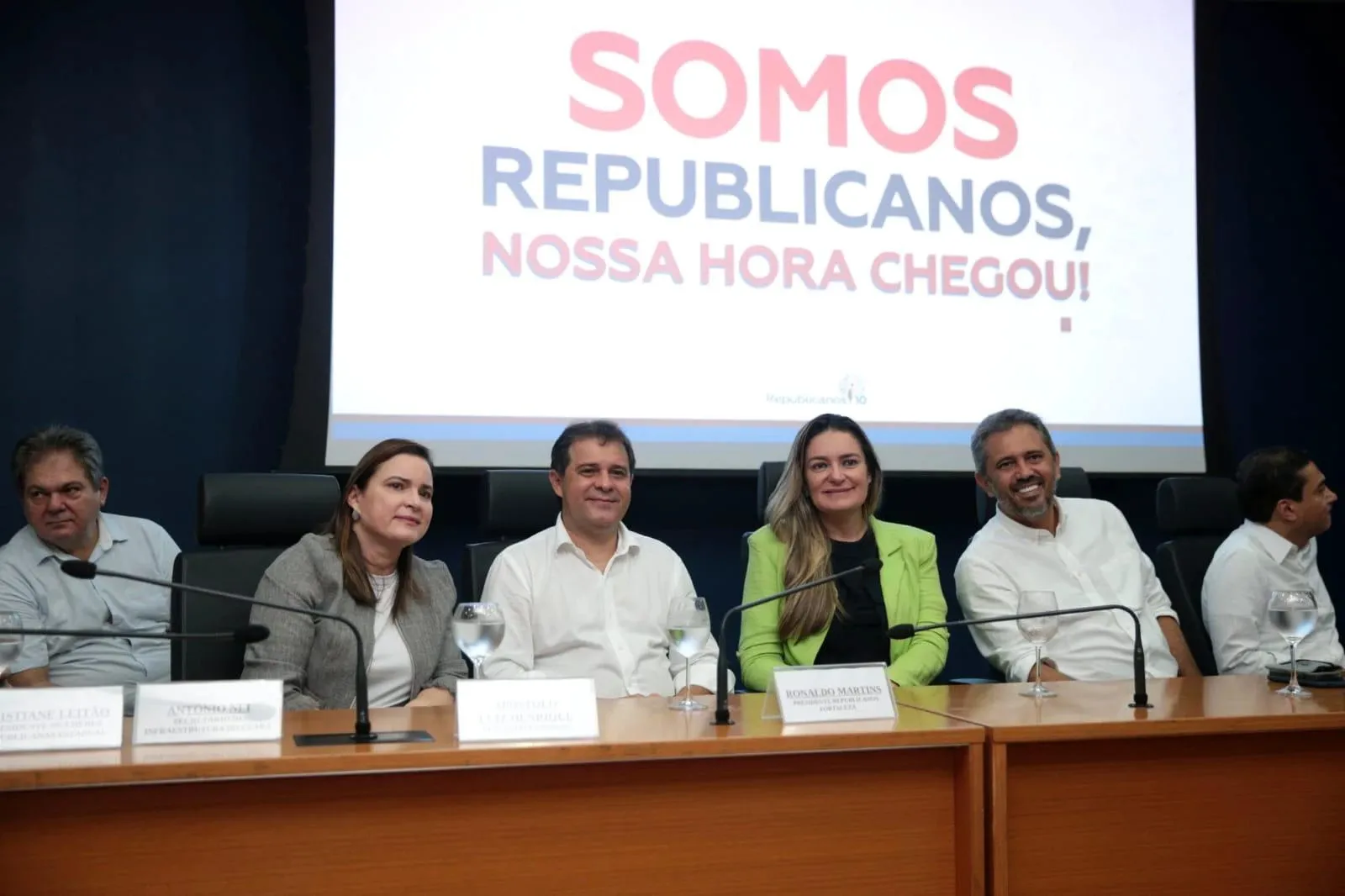 Evandro acompanhou convenção do Republicanos ao lado de outras lideranças.