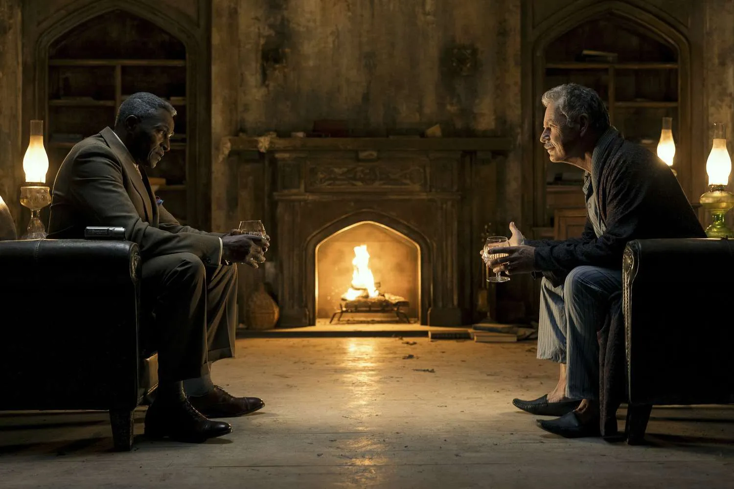 O diálogo entre Auguste Dupin (Carl Lumbly) e Roderick Usher (Bruce Greenwood), num casarão decadente