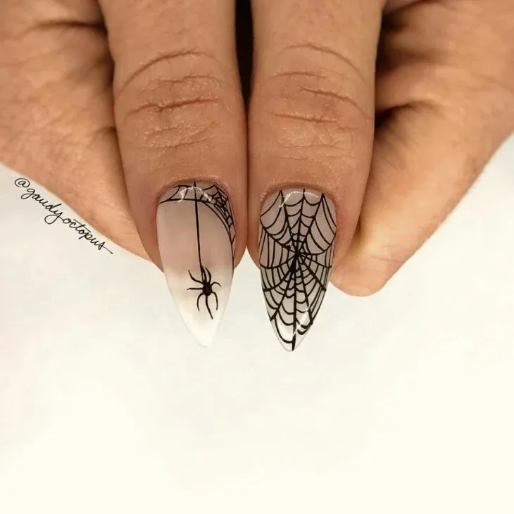 Com apenas dois esmaltes e um pincel fino, faça um visual de teia de aranha