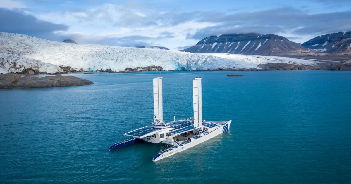 Embarcação Energy Observer realiza missão de oito anos ao redor do mundo