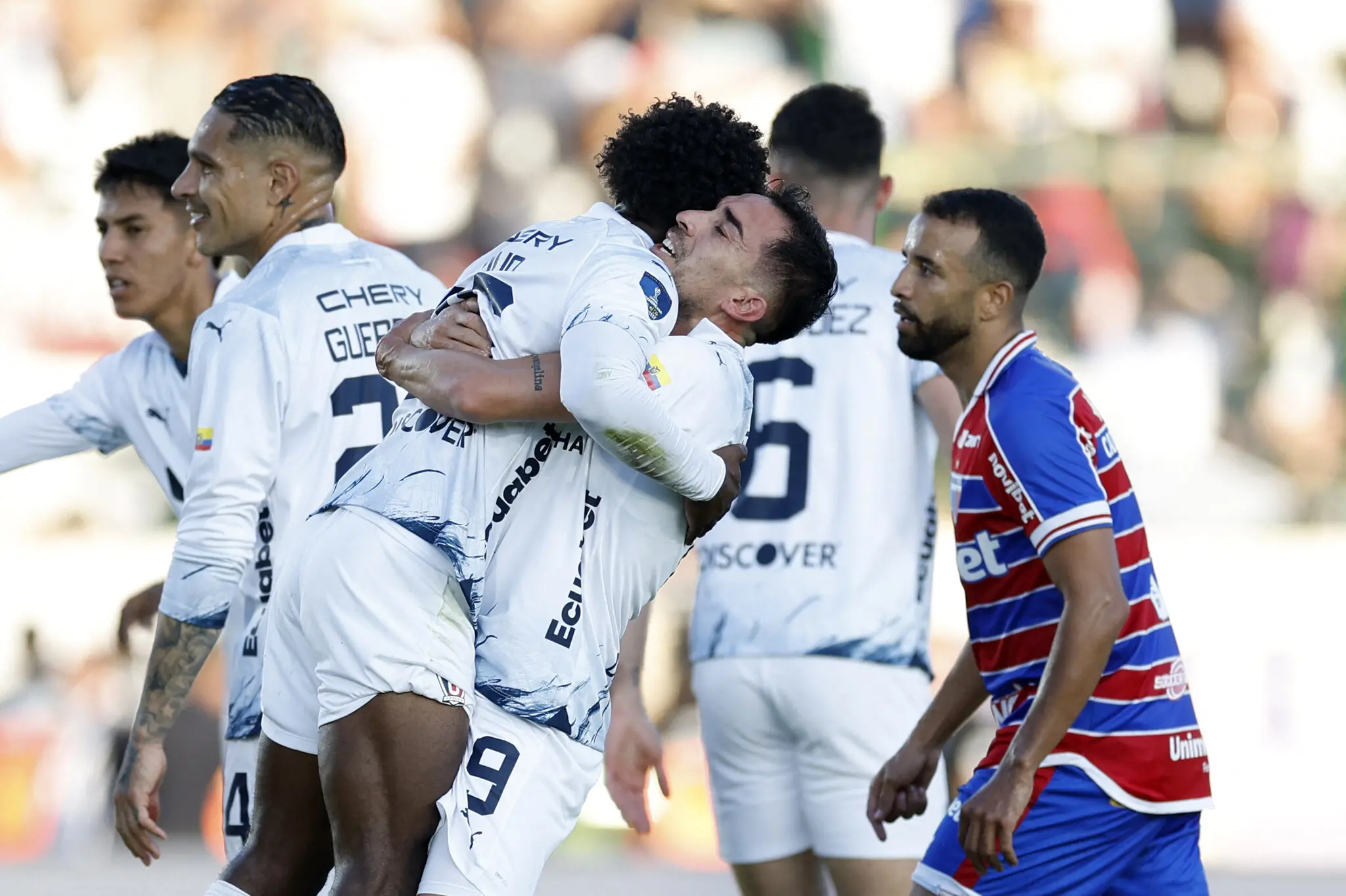 Imagem da notícia: Fortaleza perde para a LDU e é vice-campeão da Copa Sul-Americana 2023