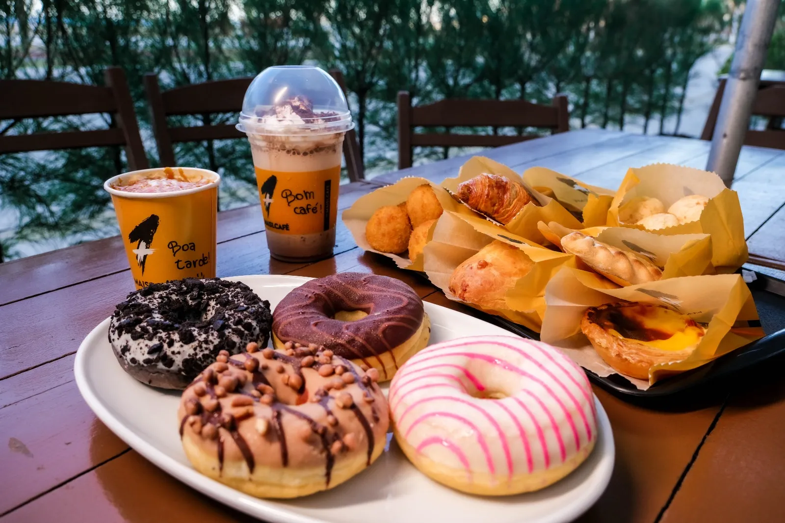 De encher os olhos e o paladar: a hora do lanche no Mais1 Café reúne várias delícias