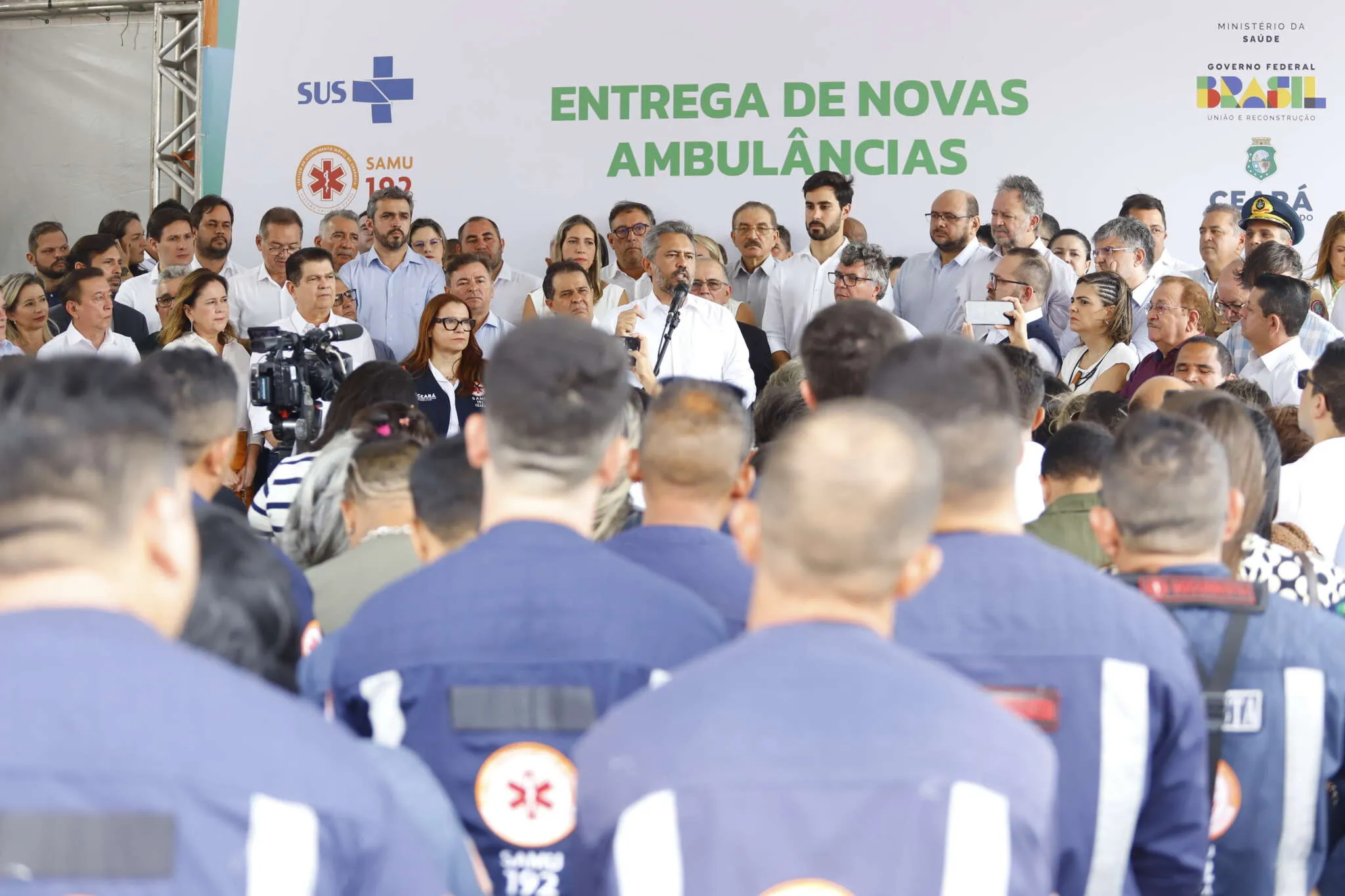 Cerimônia de entrega contou com a presença do governador do estado, Elmano de Freitas