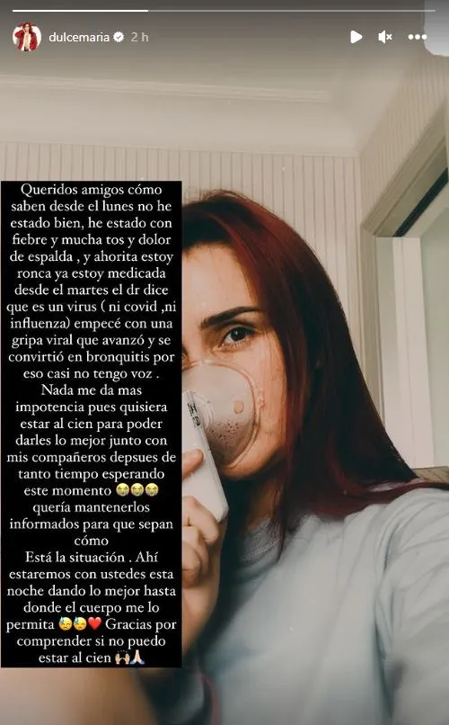 Dulce María publicou uma imagem com inalador e explicando o estado de saúde nas redes sociais