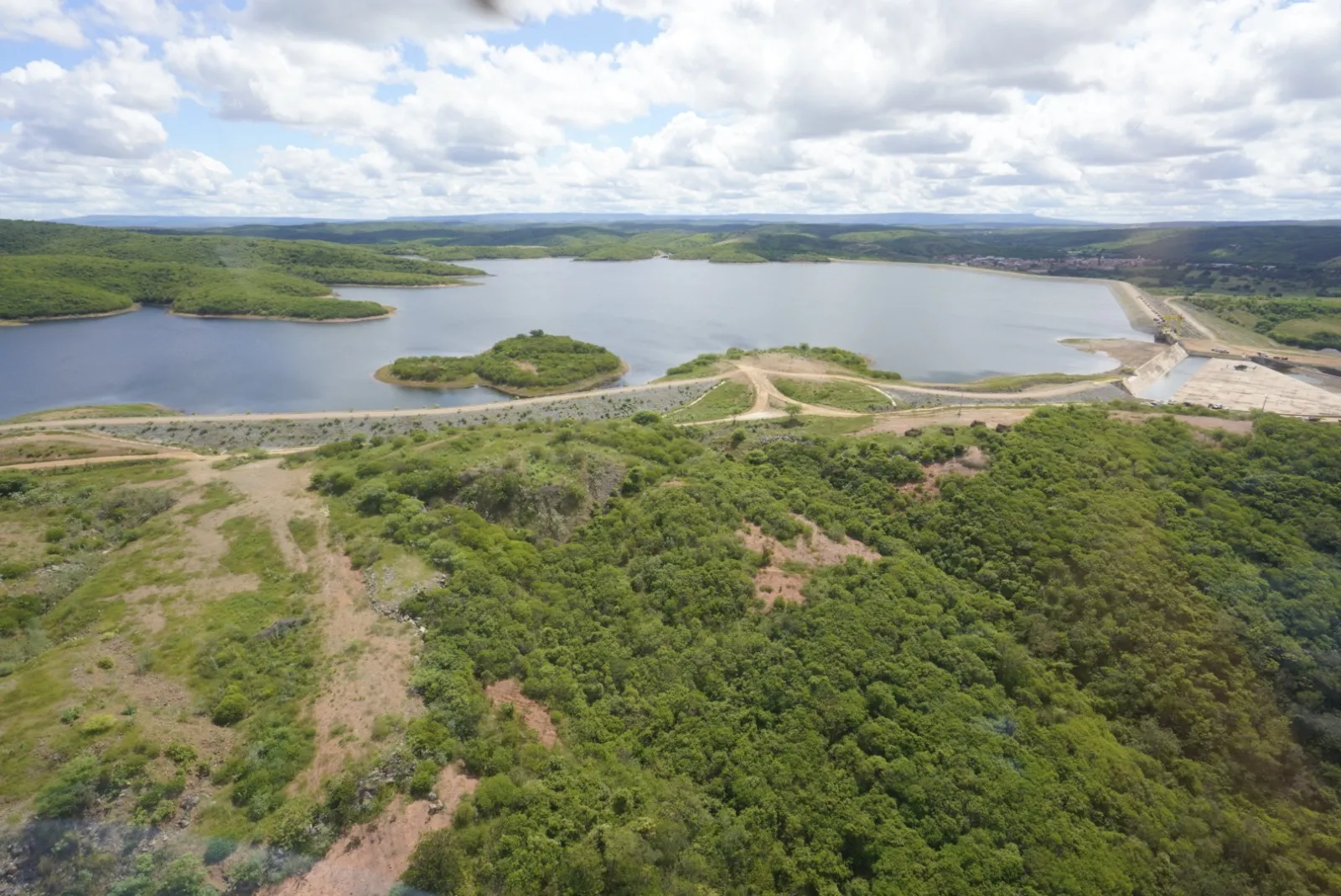 Estrutura da barragem de Jati
