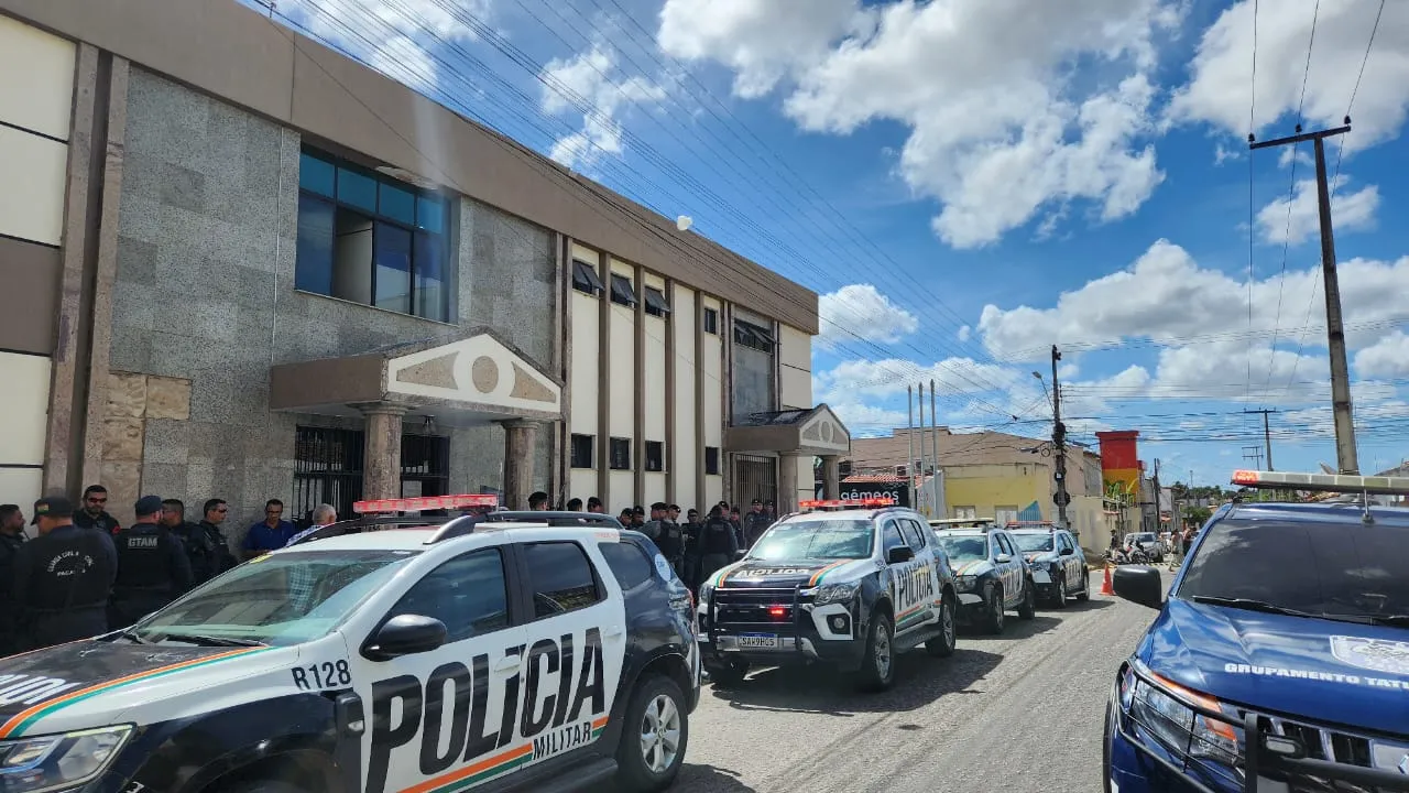 Eleição indireta aconteceu sob forte escolta policial.