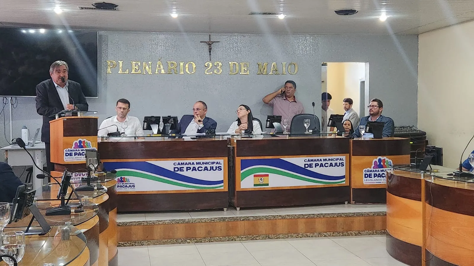 Agora prefeito, Tó da Guiomar discursou para os que estavam na Câmara de Vereadores.