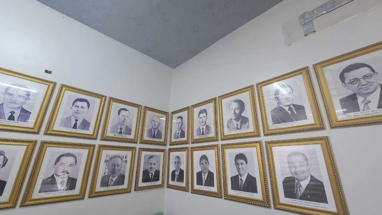 Galeria com os ex-prefeitos de Pacajus fica exposto no prédio da Prefeitura da cidade