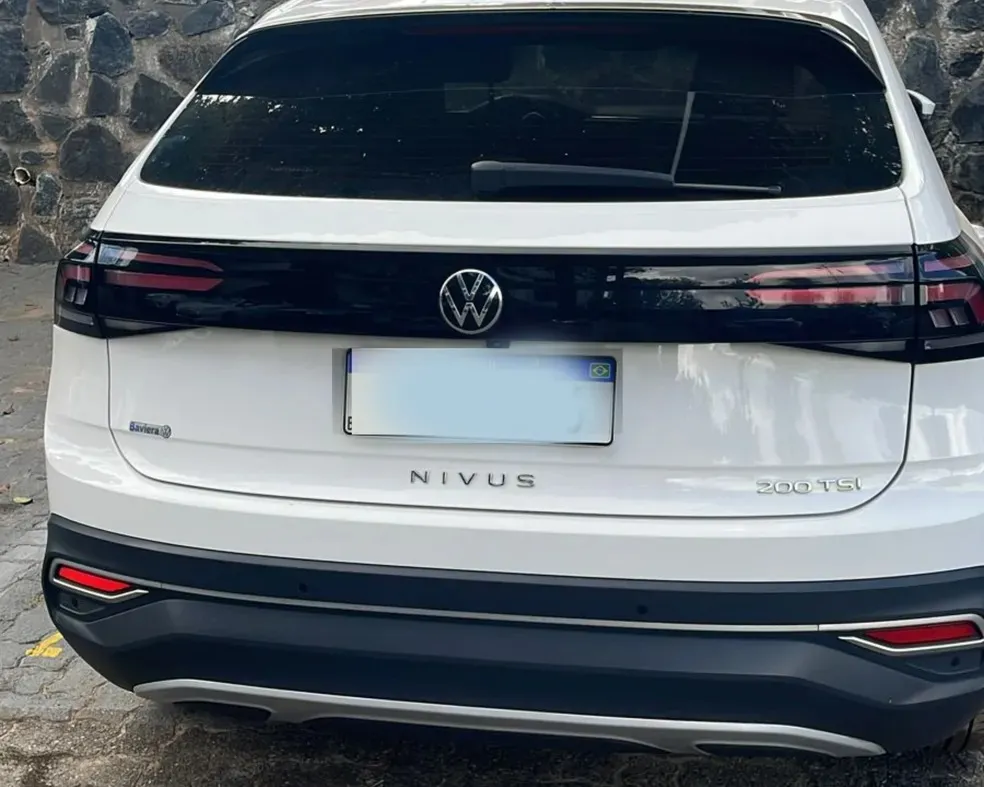 Carro foi encontrado em uma região próxima ao local do crime.