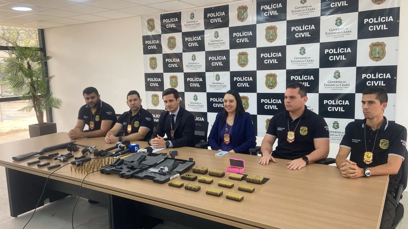 Ao todo, 600 munições foram apreendidas, além de oito armas de fogo e um simulacro de arma de fogo