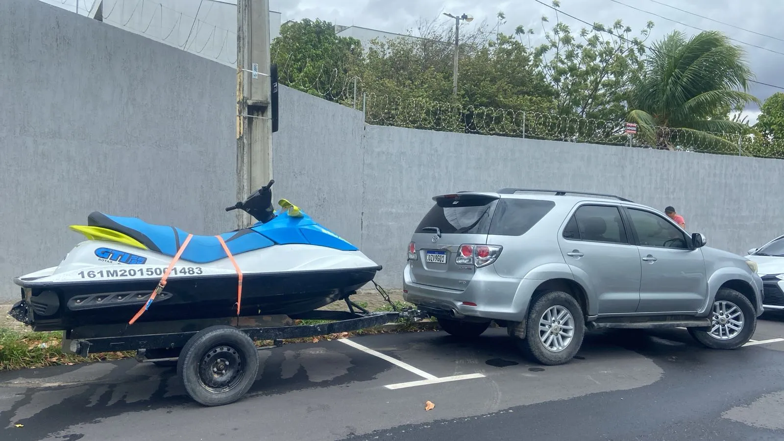 Um jetski também foi apreendido durante a operação policial