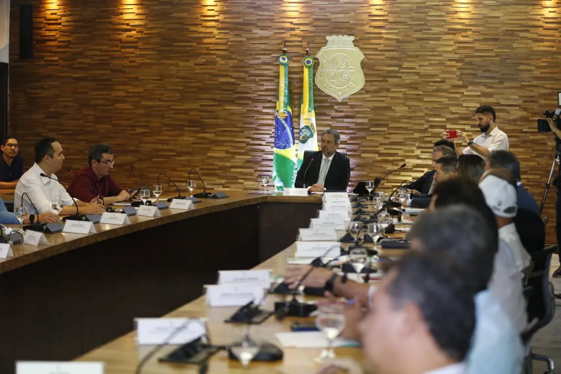Governador Elamano de Freitas reuniu parte do secretariado para tratar sobre a possível seca no Ceará em 2024