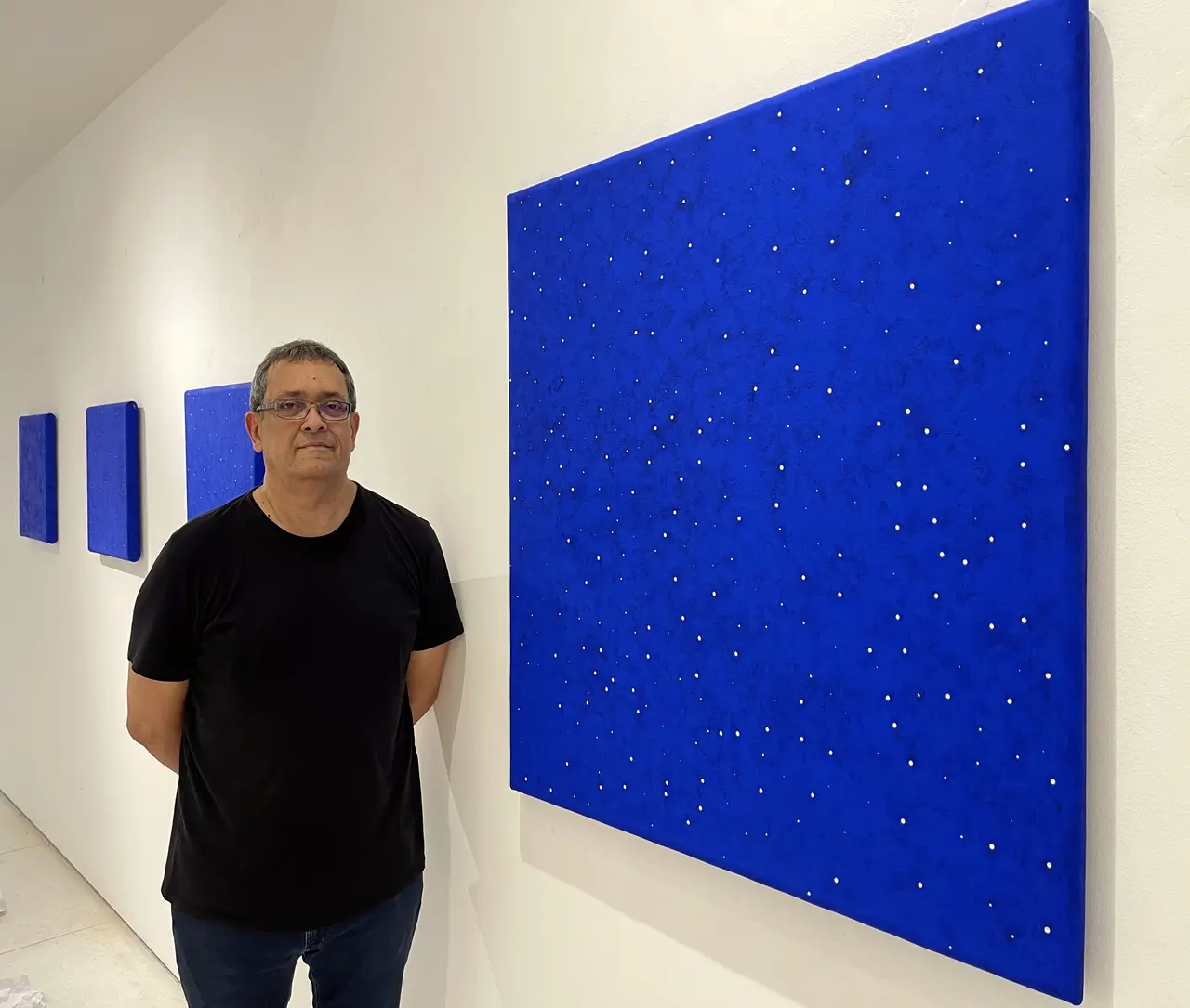 Imagem da notícia: Artista plástico José Guedes celebra 50 anos de trajetória com exposição de inéditas
