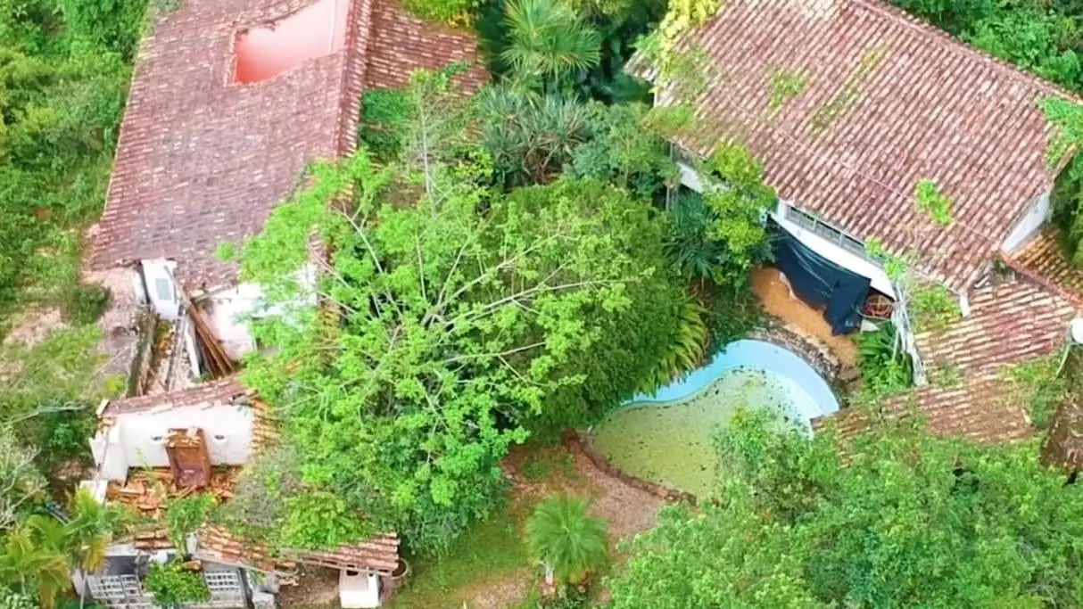 Imagem da notícia: Justiça nega pedido de demolição de mansão que pertenceu a Clodovil no litoral paulista