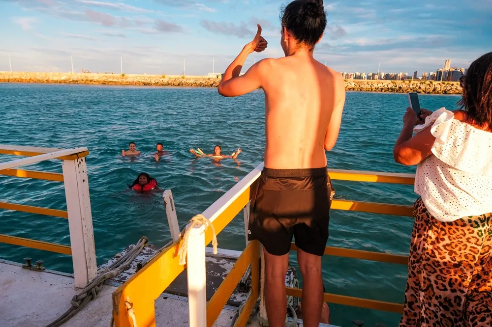 Banho de mar, entre 20 e 30 minutos, é parada cheia de aventura e frescor