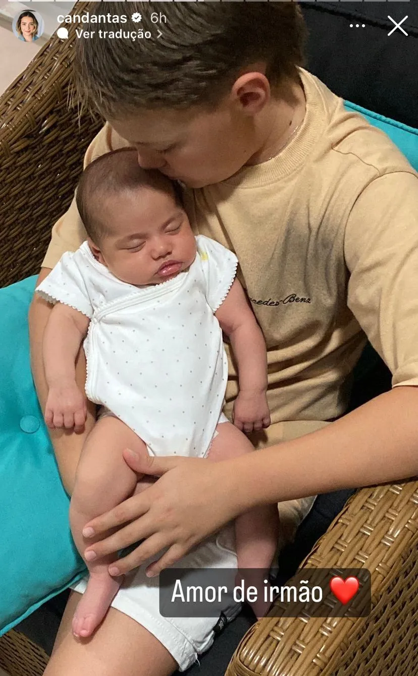 Davi Lucca foi clicado de chamego com a irmã mais nova