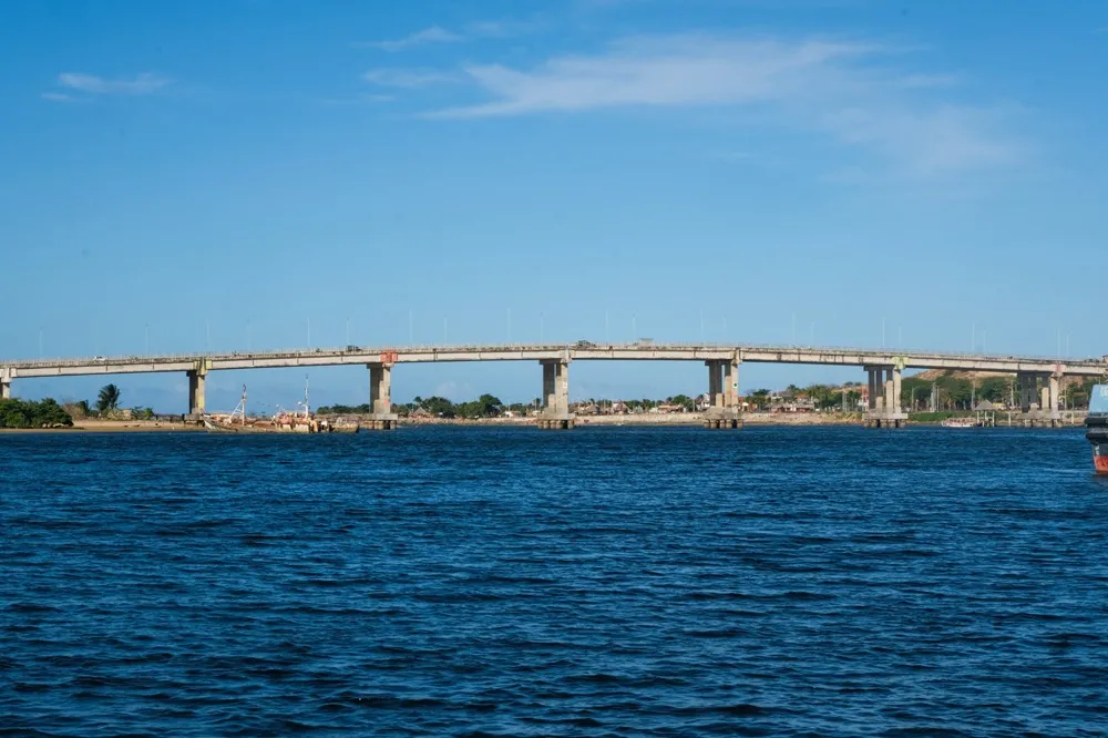 Ponte sobre o Rio Ceará pode ser observada de ângulo privilegiado pelos navegantes