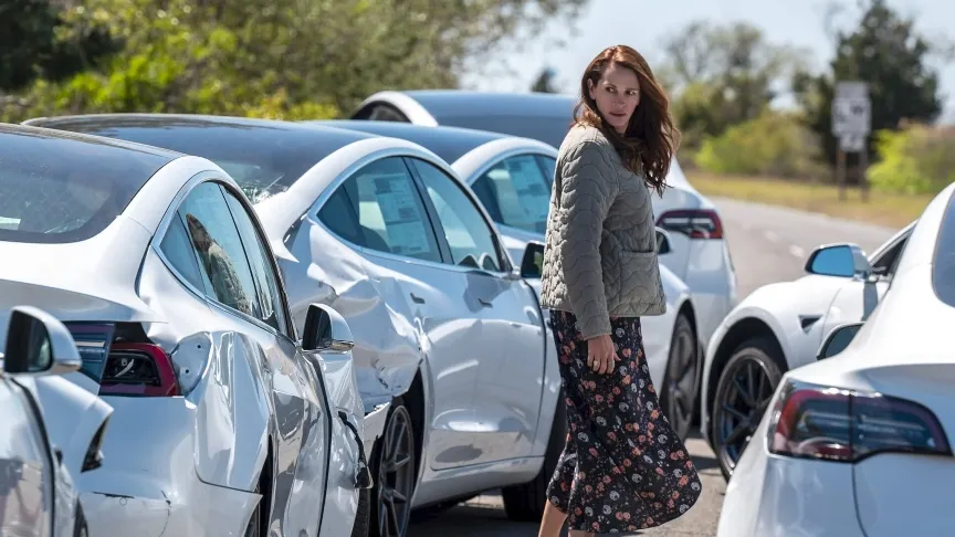 O engavetamento envolvendo centenas de veículos Tesla dá a dimensão da destruição crescente