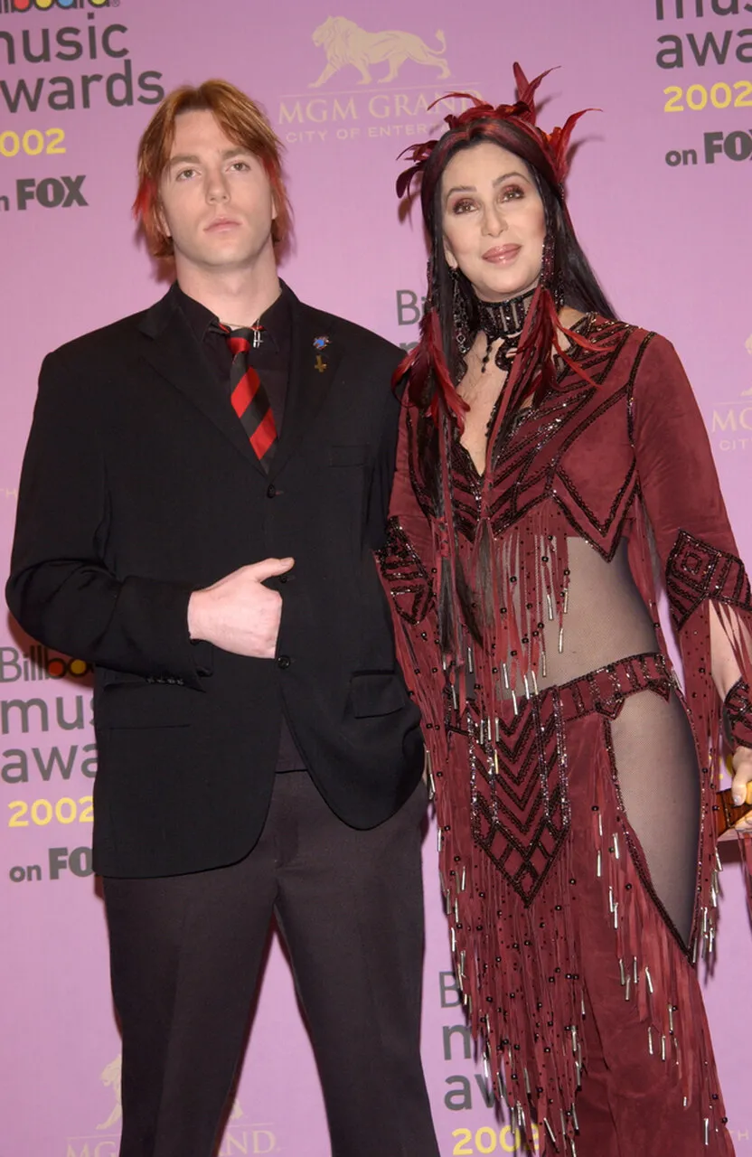 Cher e Elijah Blue Allman em 2002