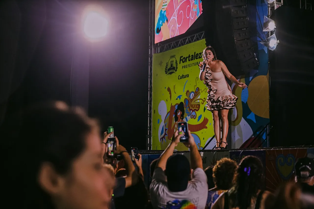 Roberta Sá encantou o público da Praia de Iracema