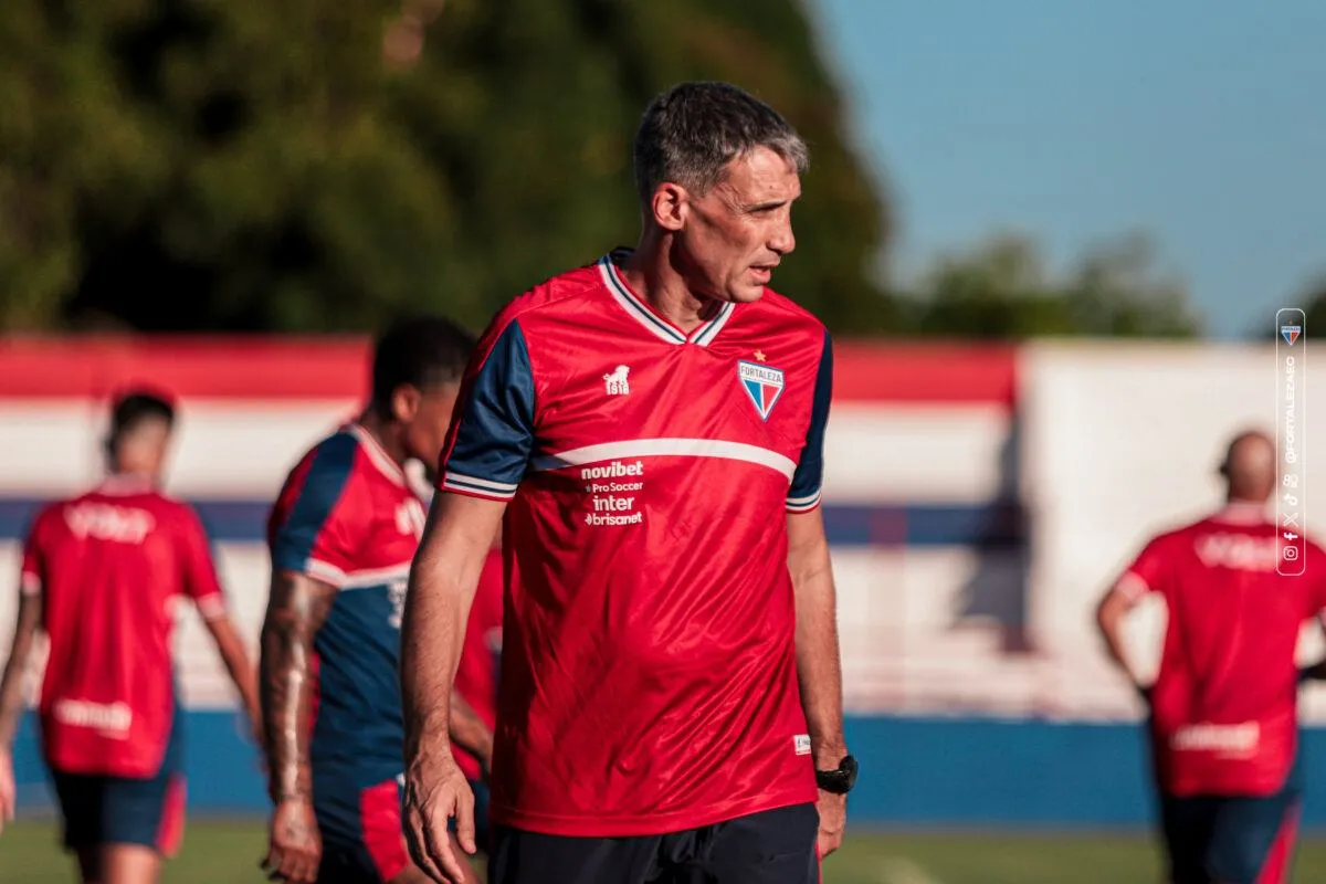 O argentino Juan Pablo Vojvoda é o atual técnico do Fortaleza