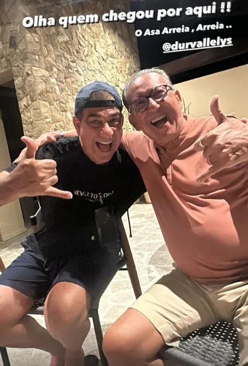 Galvão Bueno e Durval Lelys curtem férias no Ceará