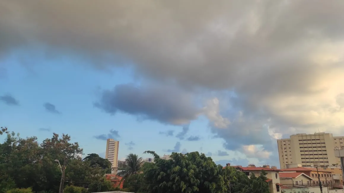 Fuligem é registrada por morador do bairro São Gerardo, a mais de 10 km do Parque Estadual do Cocó