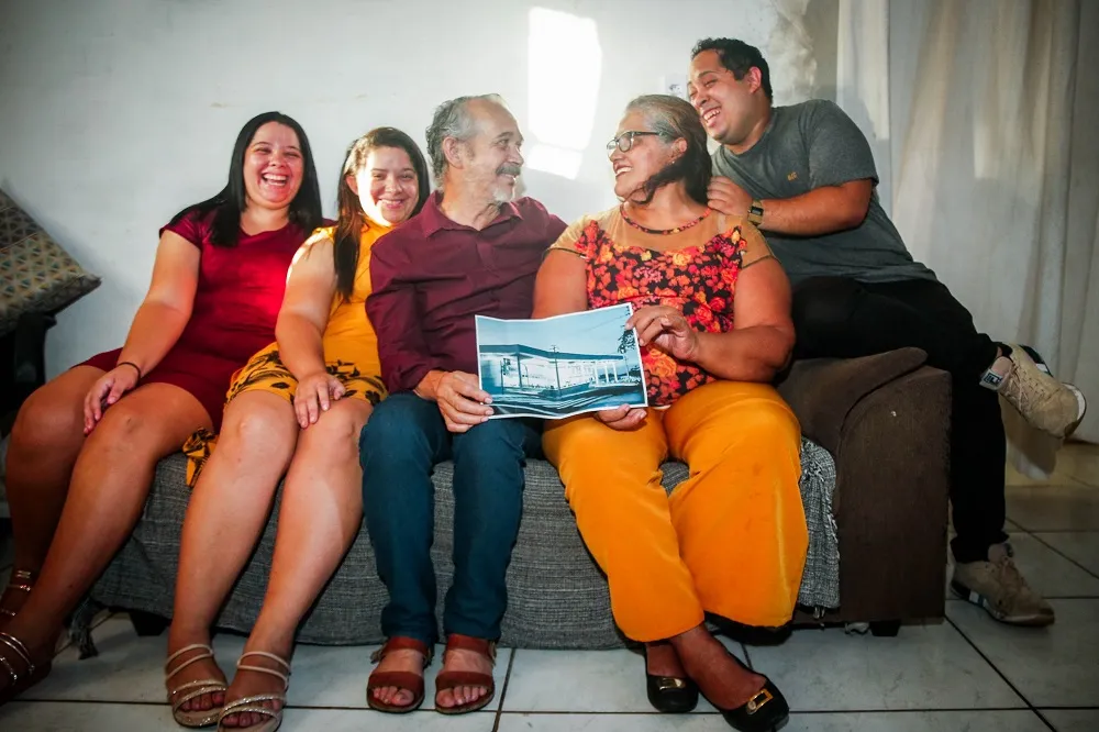 A família de Orlando e Vanda reunida: três filhos, um neto e tanta chamego