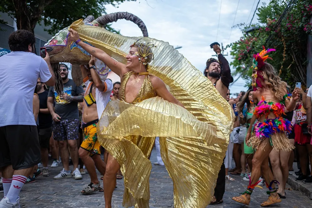 Trazer um mix de influências para a rua com a magia dos personagens de nossa própria terra é a tônica do Iracema Bode Beat