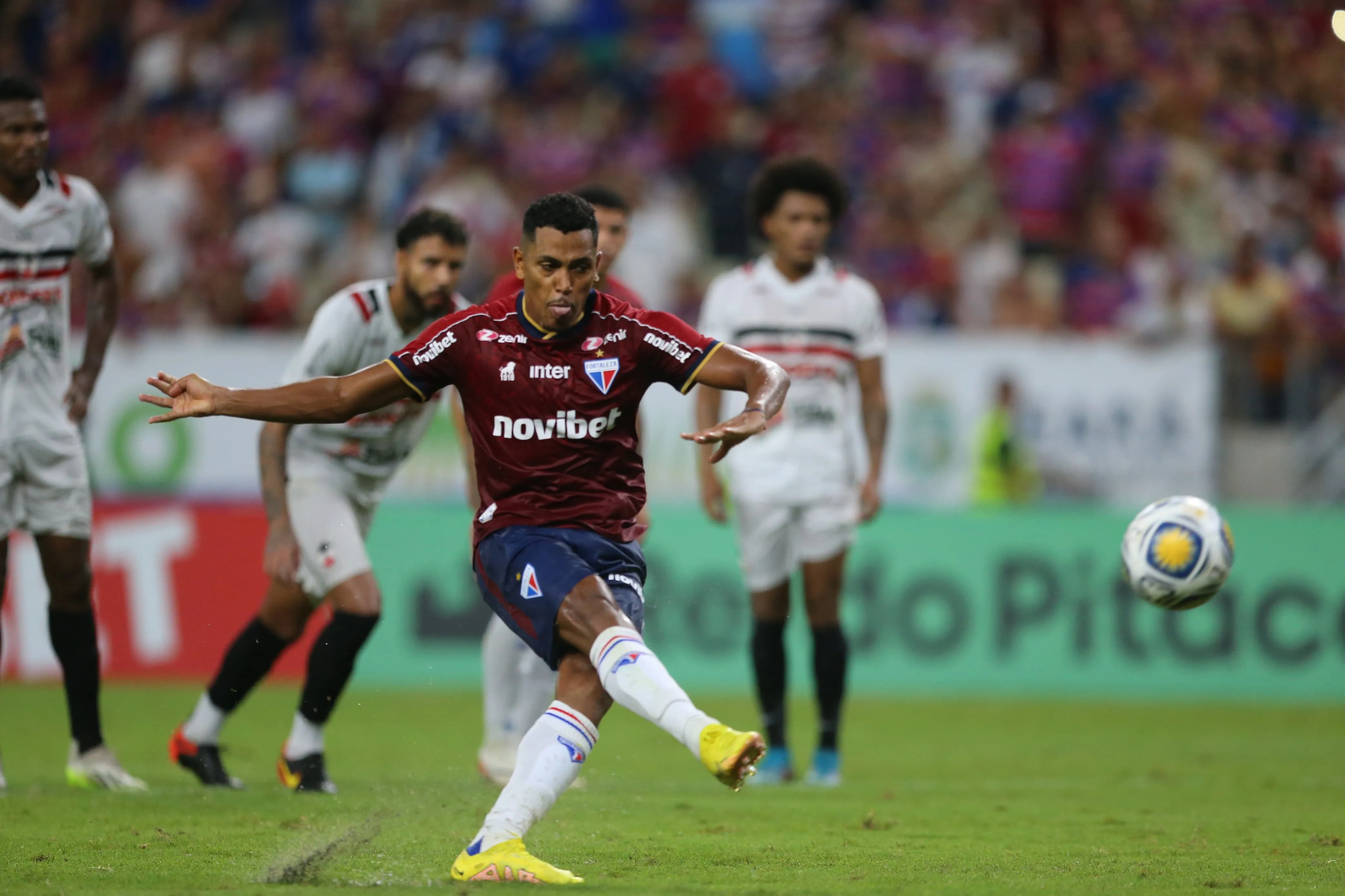 Pedro Rocha cobrou pênalti para fora em vitória do Fortaleza contra o River-PI