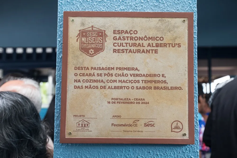 Placa referenciando o novo Museu Orgânico, o Espaço Gastronômico Cultural Albertu’s Restaurante