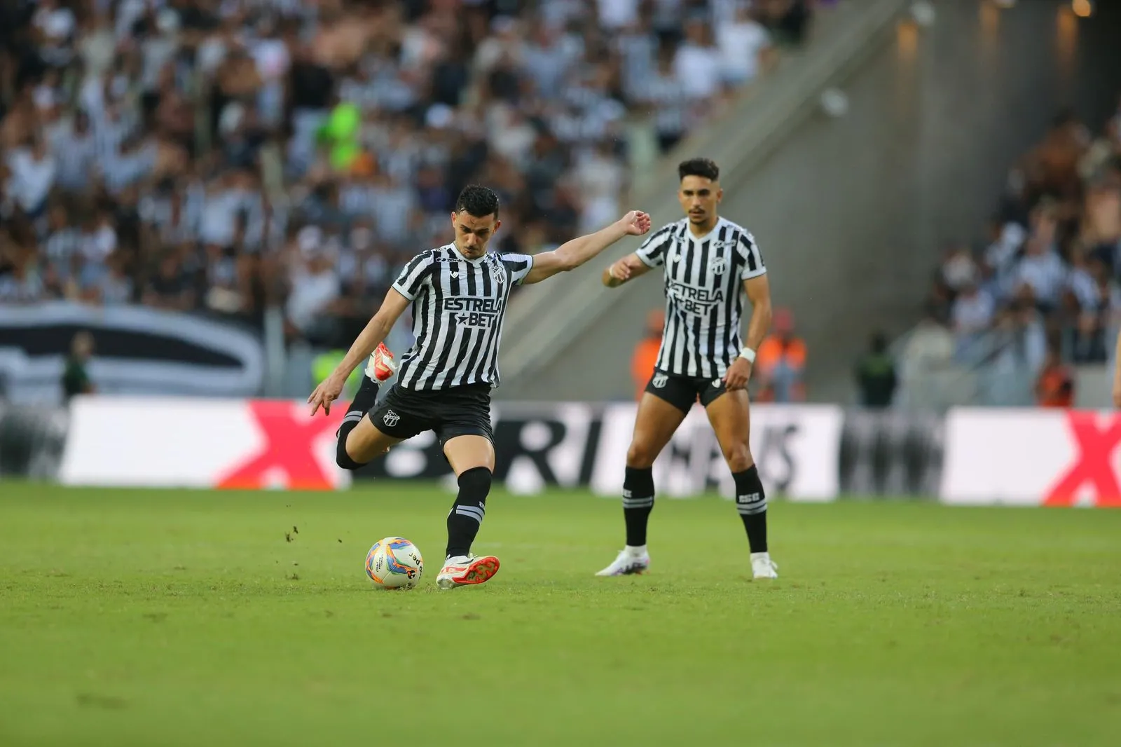 Castilho foi decisivo para o Ceará e deu duas assistências no Clássico-Rei