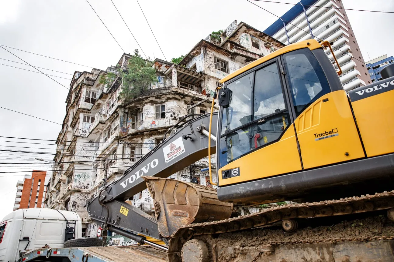 A demolição do Edifício São Pedroteve início na terça-feira, 6 de março