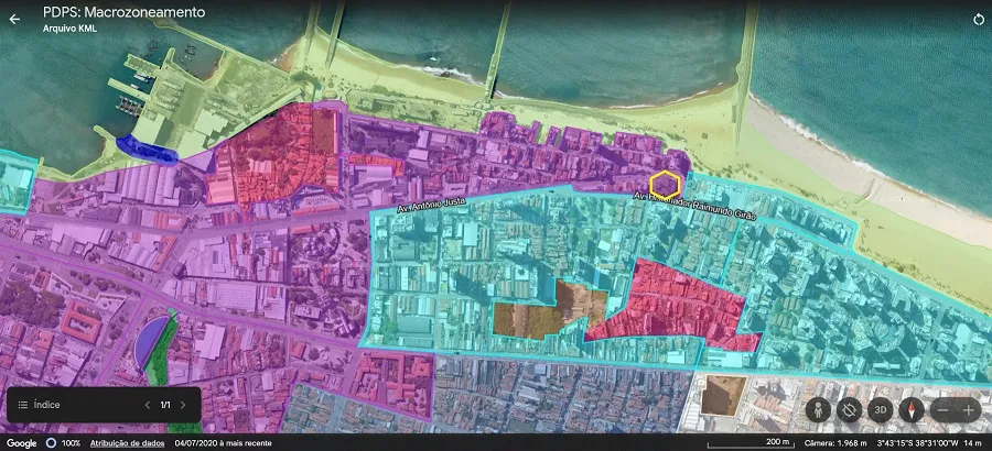 Reprodução de mapa com o zoneamento proposto no Plano Diretor com o recorte da Praia de Iracema e do entorno. A marcação amarela sinaliza a localização do Edifício São Pedro. Cada cor representa uma zona distinta no mapa.