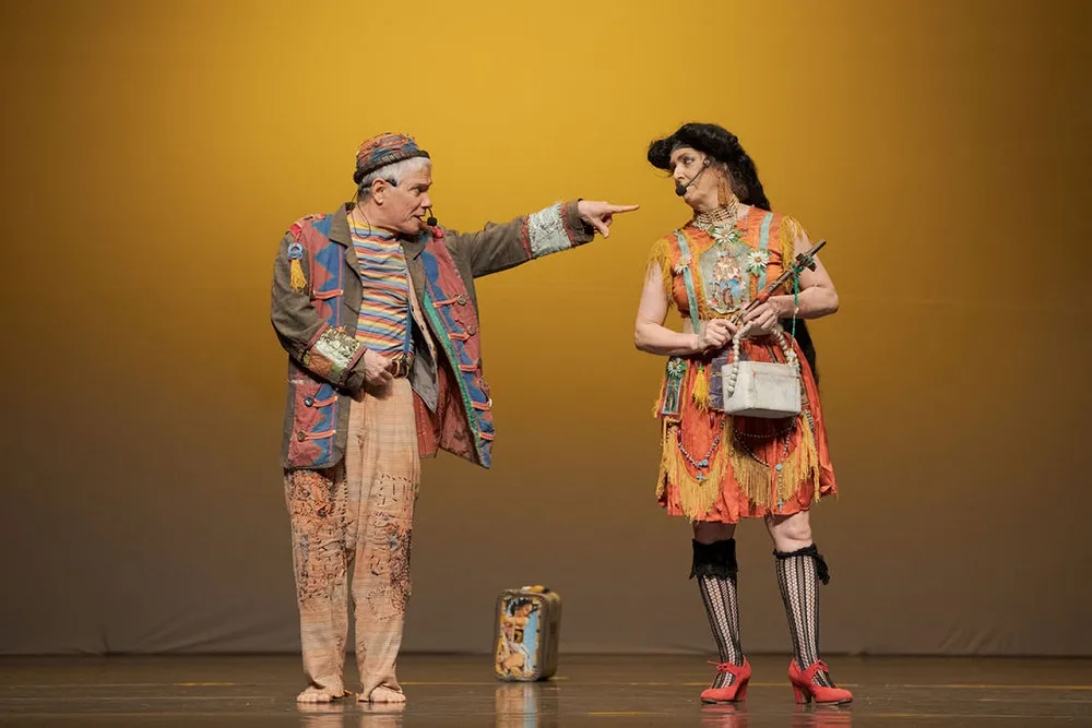 Antonio Nóbrega, multiartista pernambucano, vem com Rosane Almeida para juntos apresentarem “Mestiço Florilégio”