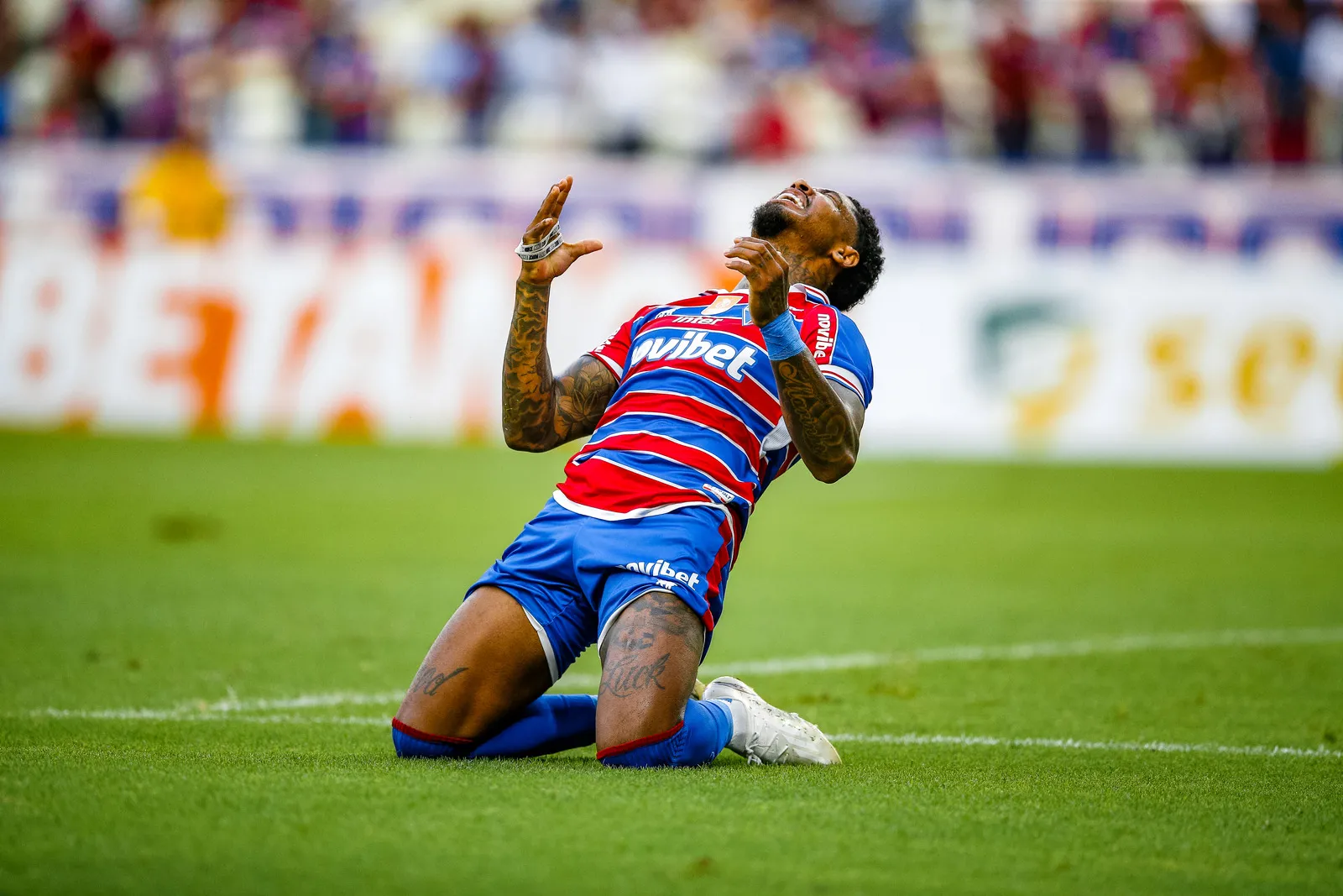 Atacante Marinho marcou dois gols da vitória do Fortaleza sobre o Bahia