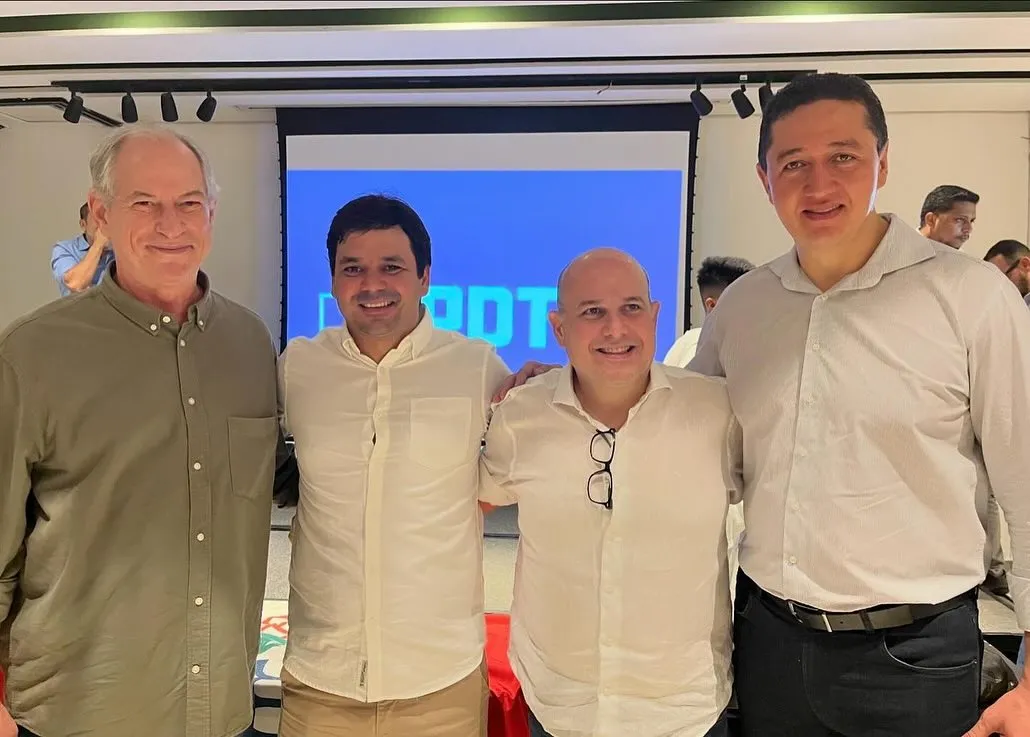 Glêdson Bezerra ao lado de Ciro e Roberto Cláudio