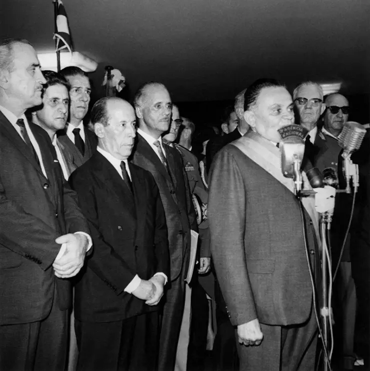 Imagem da notícia: 60 anos do golpe: como o decreto da ditadura de 1964 mexeu com a política no Ceará 