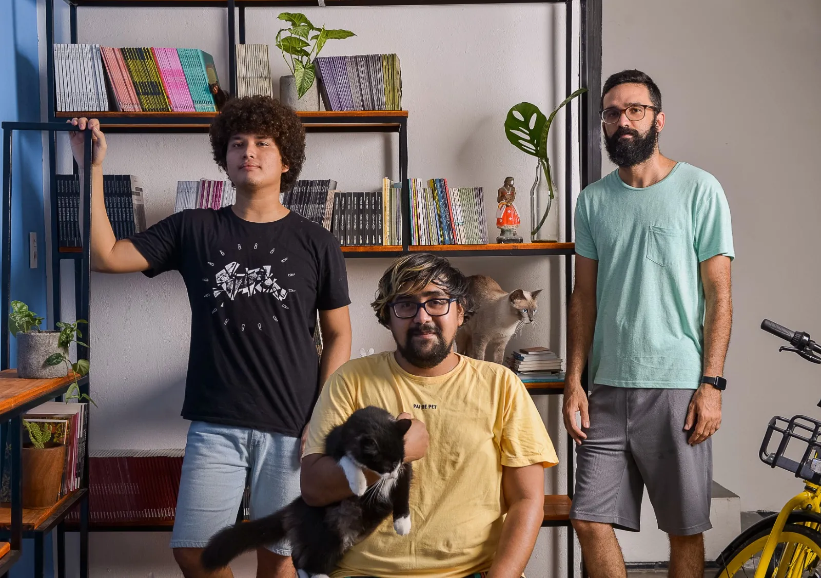 Editora Substânsia celebra 10 anos em 2024 e programação do Abril para Leitura destaca iniciativa independente; na foto, Daniel Firmino, Talles Azigon e Madjer Pontes