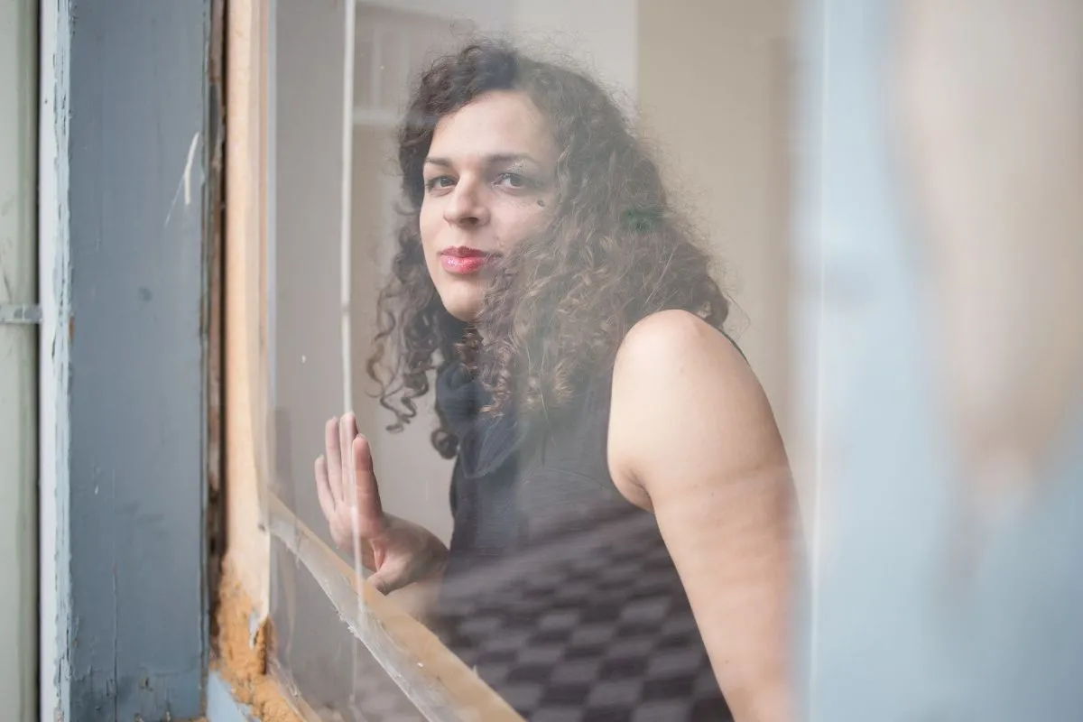 A autora Amara Moira ministra oficina literária e palestra sobre 