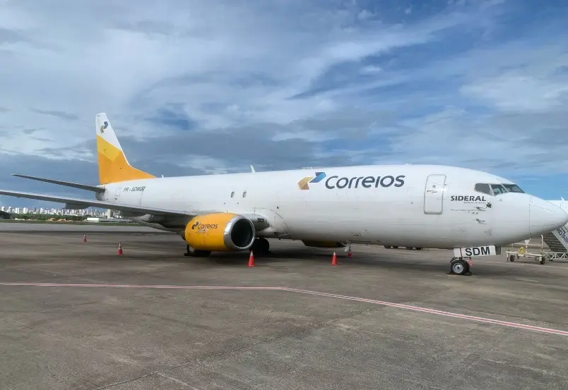 Aeronave cargueira da Sideral Transportes Aéreos a serviço dos Correios