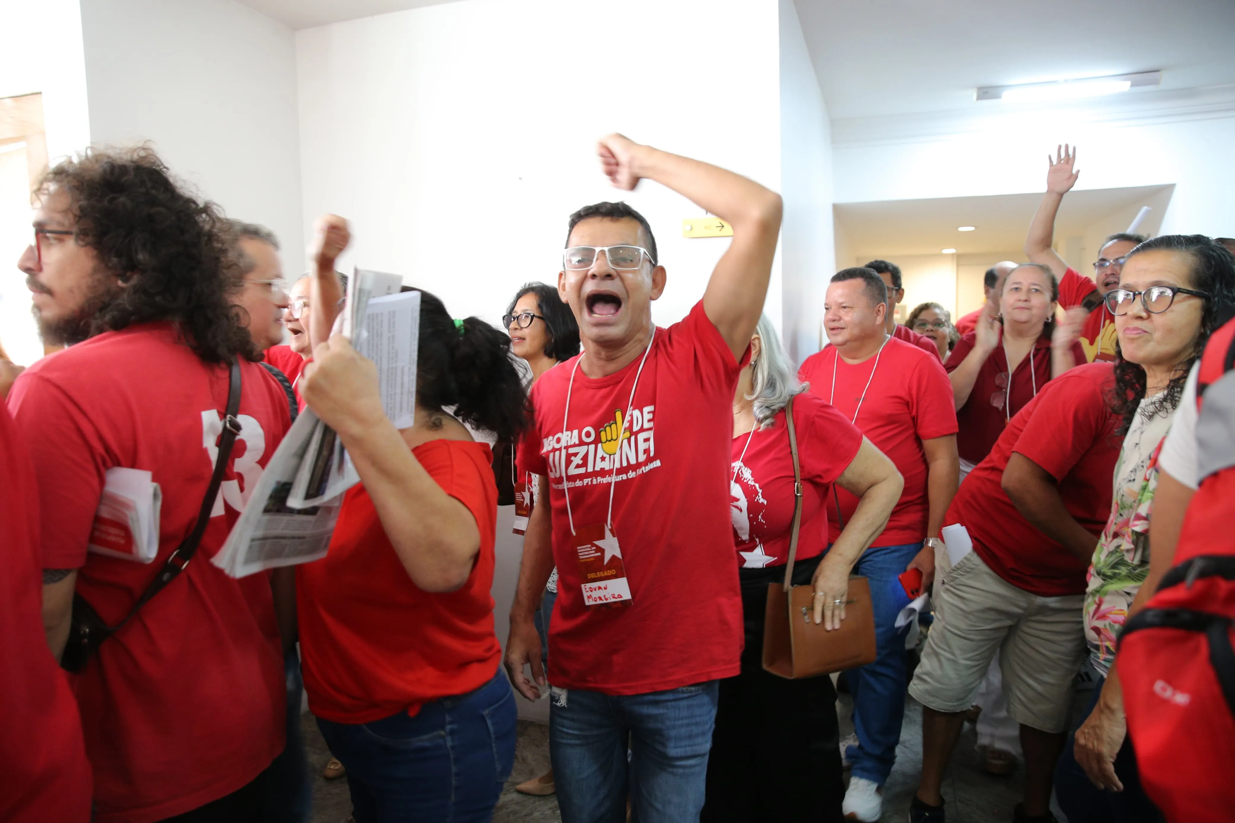 Apoiadores de Luizianne Lins em evento do PT