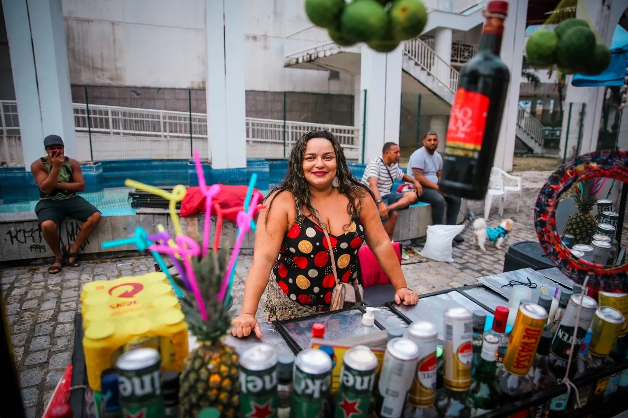 Moradora do Poço da Draga, Christiane Braga é vendedora ambulante e testemunha dos movimentos de ocupação do Dragão do Mar há mais de 20 anos