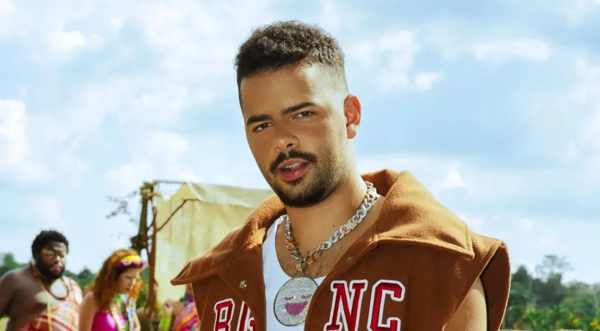 Pedro Sampaio comanda a festa após o show da diva pop