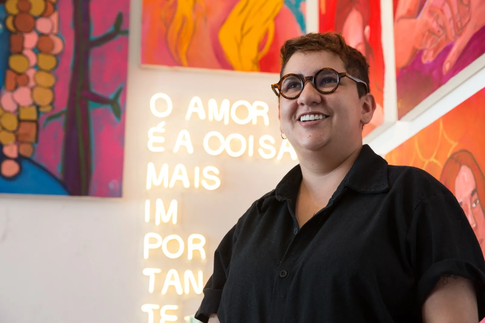 Pseudônimo da artista concebeu a liberdade artística, desde a pincelada livre até o comprometimento com a desconstrução da pintura