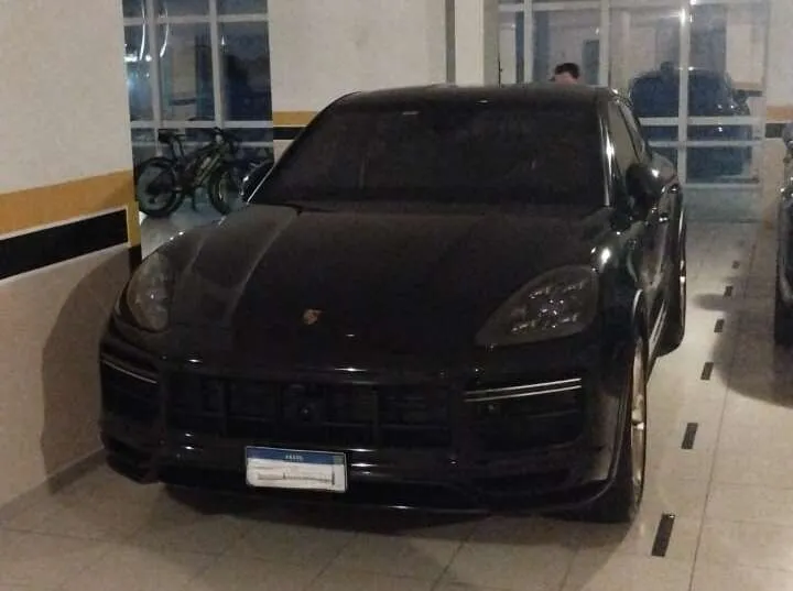 Carros de luxo foram apreendidos pela Polícia Civil do Ceará