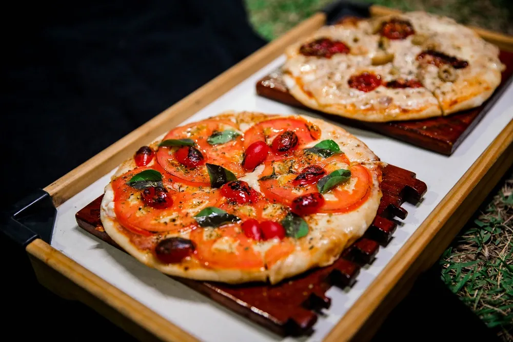 Pizzas nos sabores Marguerita e Mediterrânea com toque genuinamente argentino